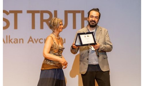 'GERÇEK ÖTESİ'NE İTALYA'DAN EN İYİ SANAT FİLMİ ÖDÜLÜ